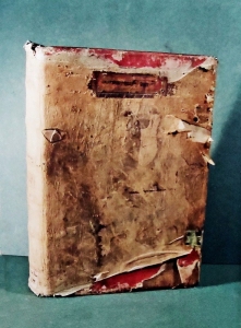 A Cod. 1135 jelzetű latin Biblia (XIII. sz.) a restaurálás előtt és közben (ÖNB)